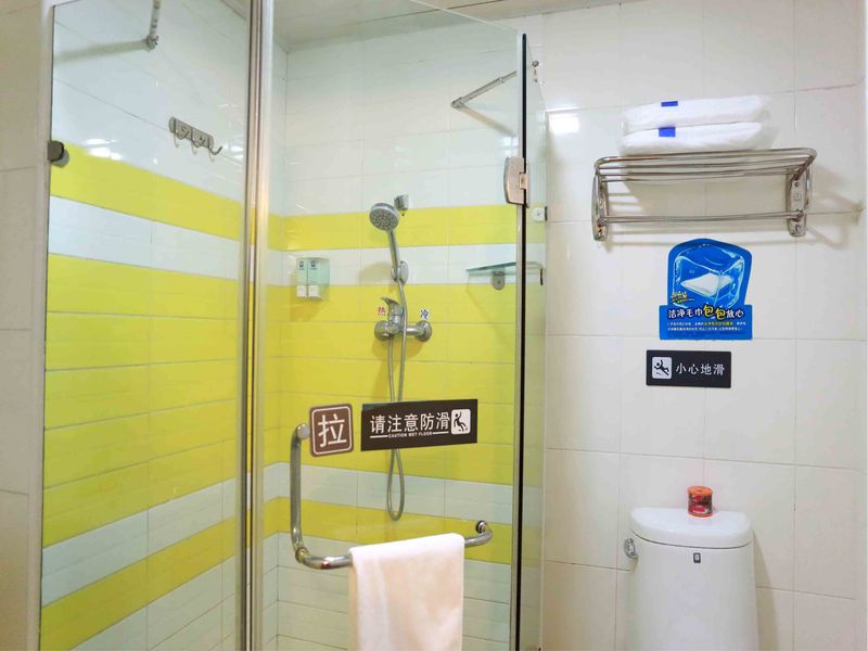 7Days Inn chain hotel (Dongguan Liaobu Walmart) 2*