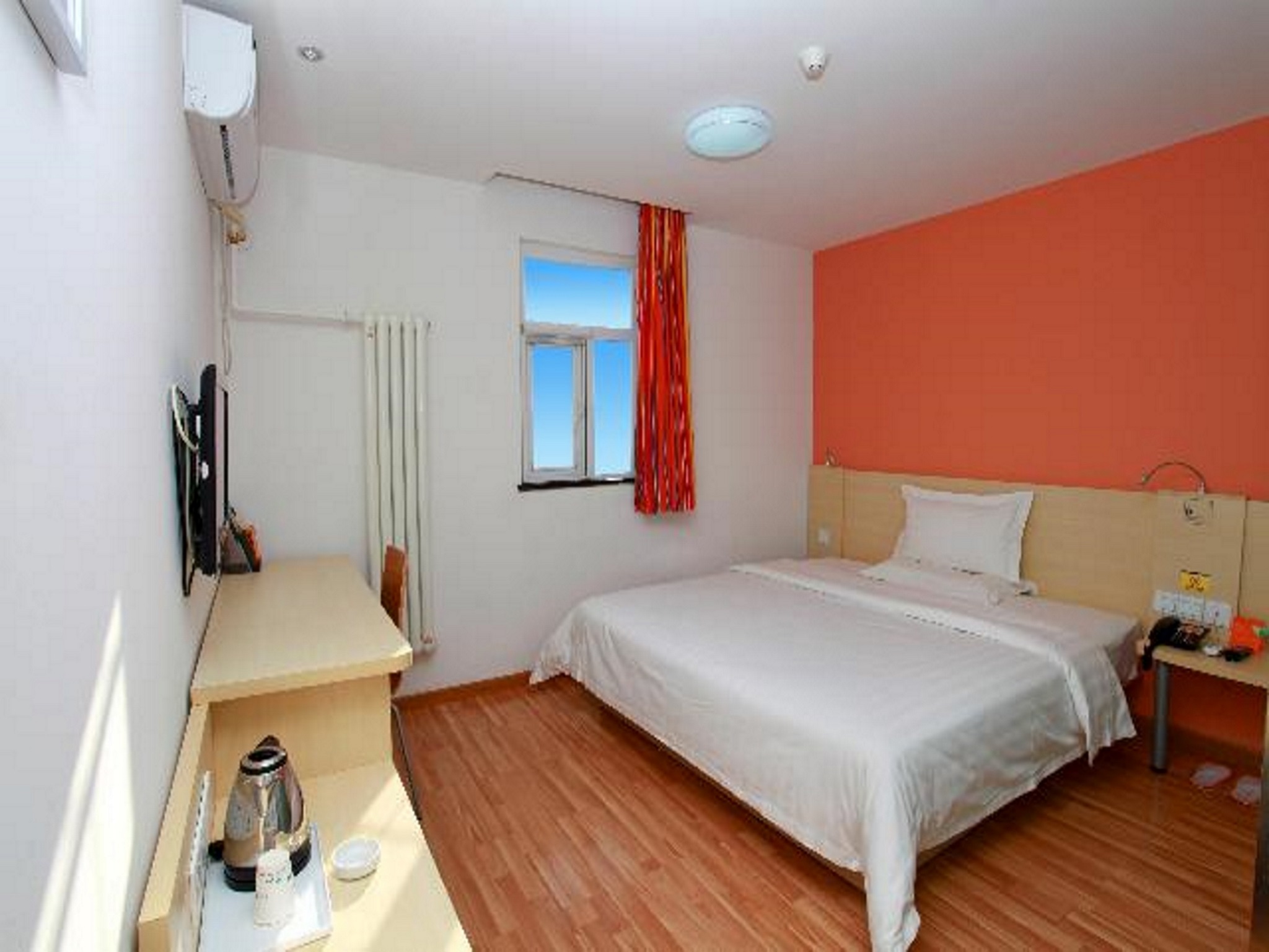 7Days Inn Chain Hotel (Beijing Huangcun West Street Subway Station Xingzheng Street) 2*