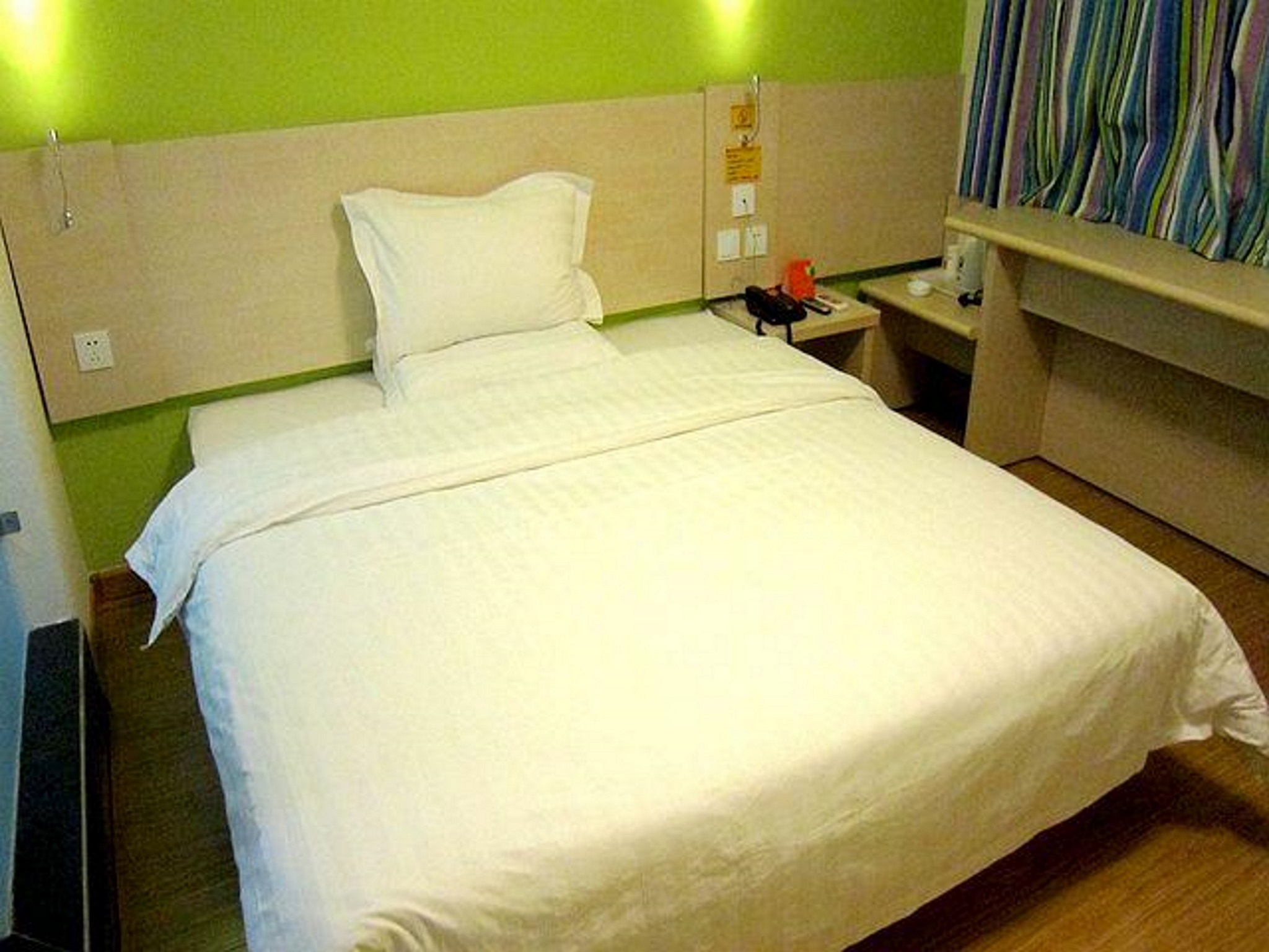 7Days Inn Chain Hotel (Beijing Huangcun West Street Subway Station Xingzheng Street) 2*