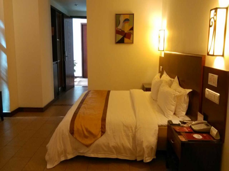 Qionghai Changlong Hotel (Yinhai Zaliang Street) 3*