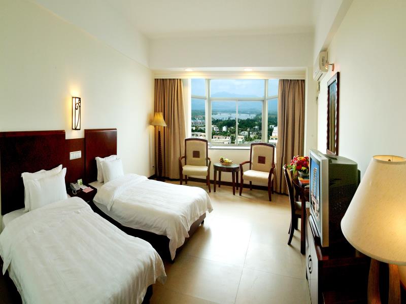 Qionghai Changlong Hotel (Yinhai Zaliang Street) 3*