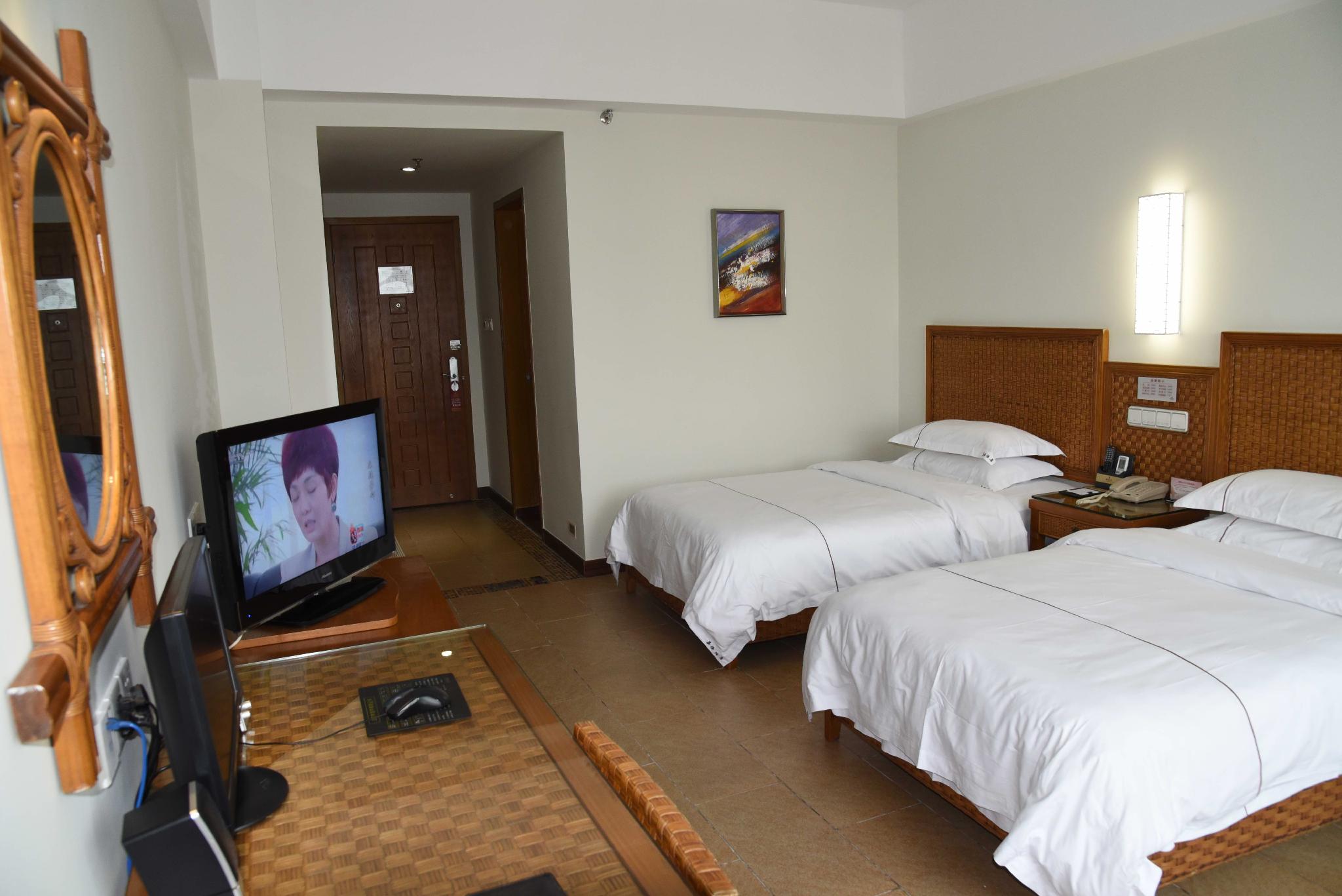 Qionghai Changlong Hotel (Yinhai Zaliang Street) 3*