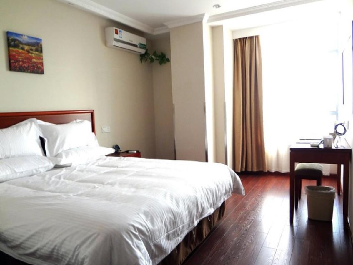 GEM Hotel (Nanjing Dachang Xinhua Road Pedestrian Street) 3*