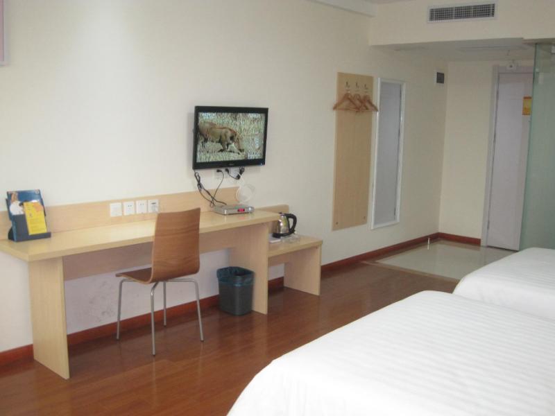 7 Days Inn Langfang Guan the peacock city Branch 2*