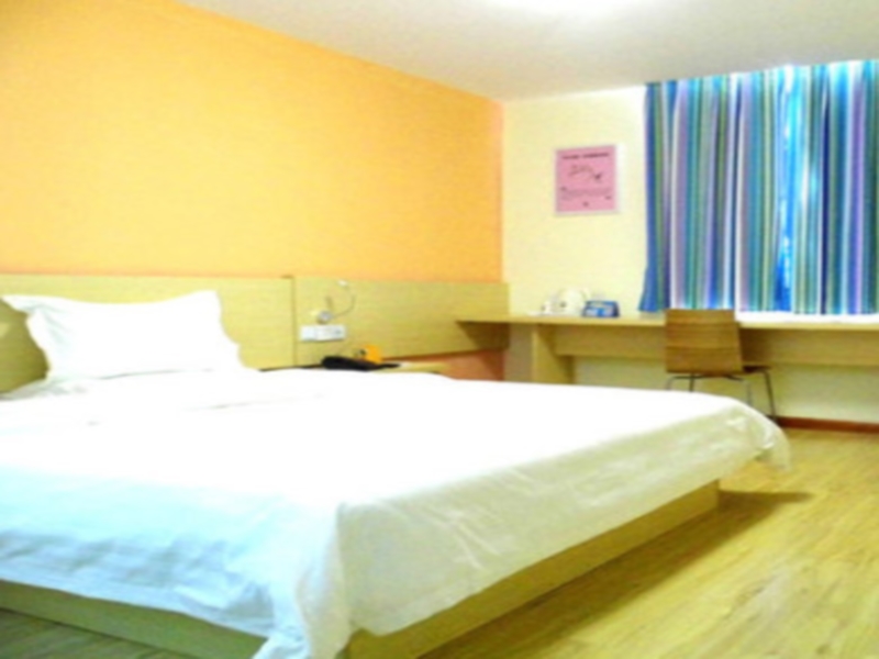 7 Days Inn Bazhong Nan Chi South Road Fenghuang City Branch 2*