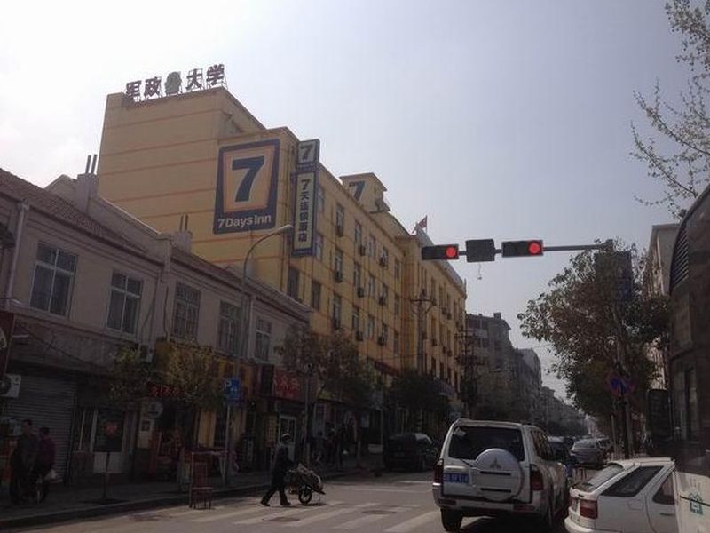 7 Days Inn (Jiaoqiao Subway Station, Nanchang University of Finance and Economics) 2*