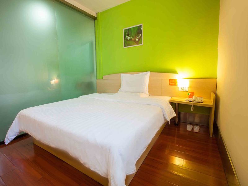 7 Days Inn (Jiaoqiao Subway Station, Nanchang University of Finance and Economics) 2*