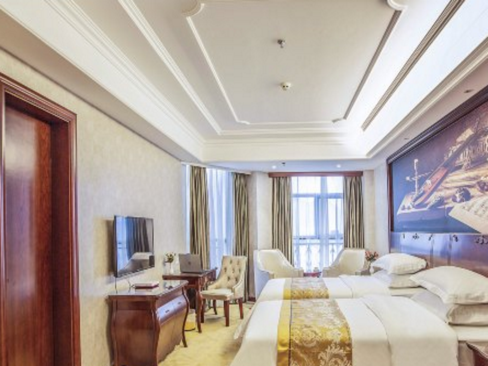 Vienna Hotel (Guiyang Jiaxiulou Airport Road) 3*