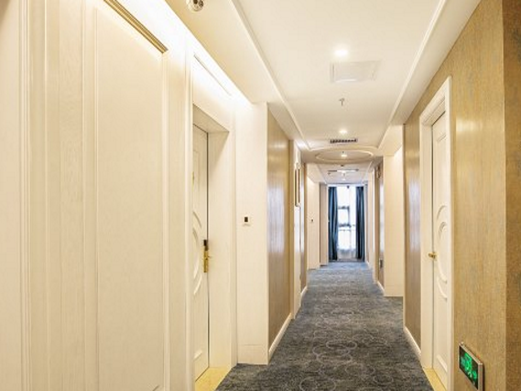 Vienna Hotel (Guiyang Jiaxiulou Airport Road) 3*