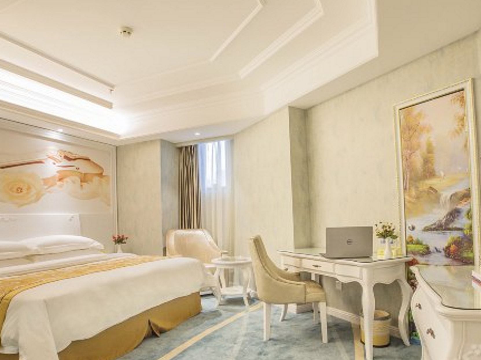 Vienna Hotel (Guiyang Jiaxiulou Airport Road) 3*