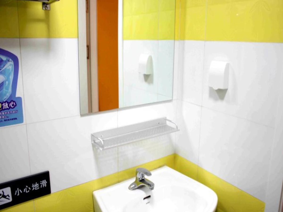 7 Days Inn Shucheng Meihe East Road Branch 2*