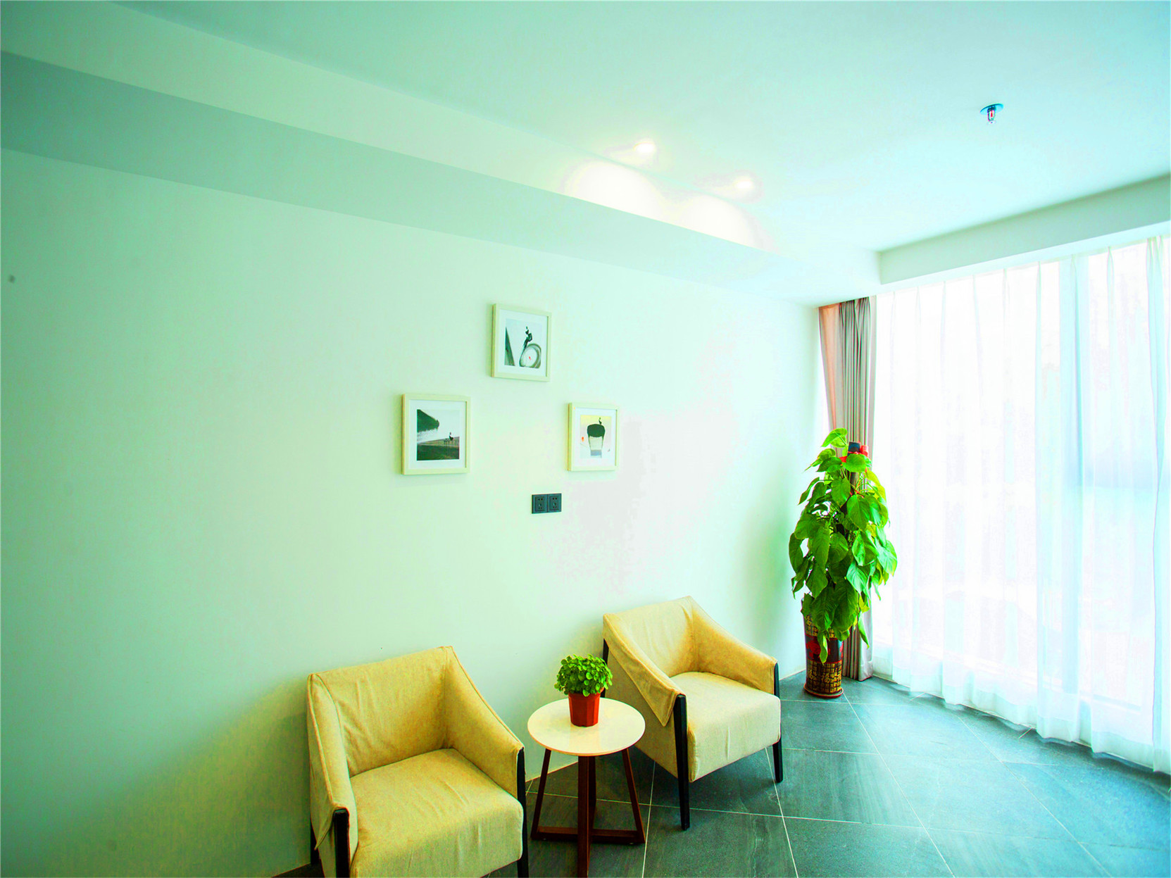 Metropolis Hotel (Sanya Bay Coconut Dream Corridor) 3*