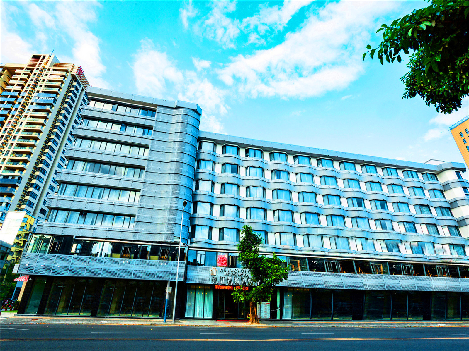 Metropolis Hotel (Sanya Bay Coconut Dream Corridor) 3*
