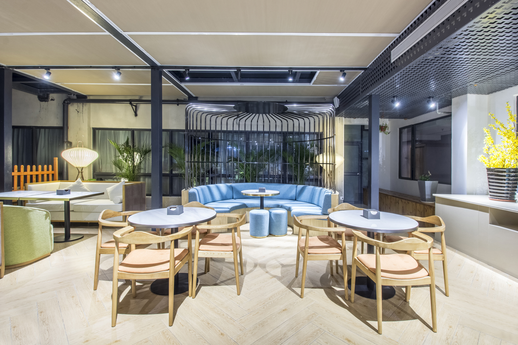 Metropolis Hotel (Sanya Bay Coconut Dream Corridor) 3*