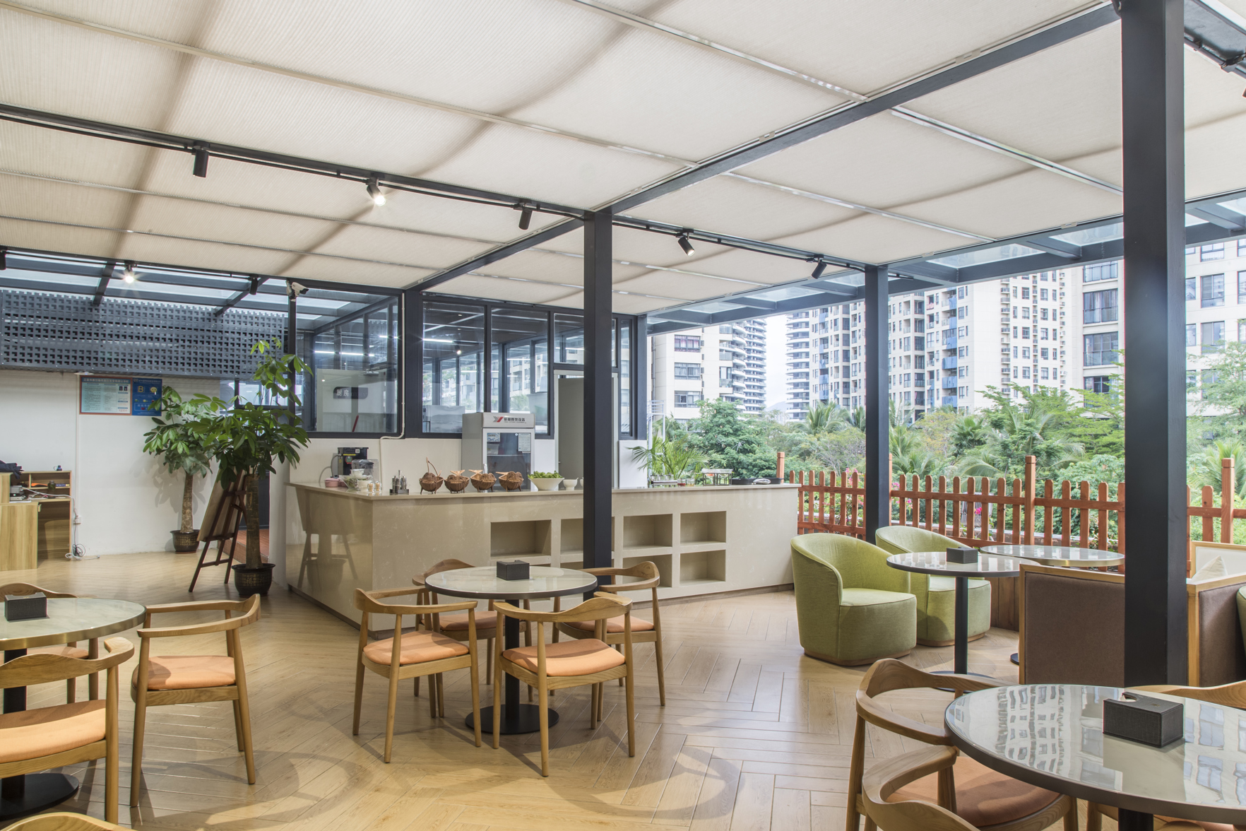 Metropolis Hotel (Sanya Bay Coconut Dream Corridor) 3*