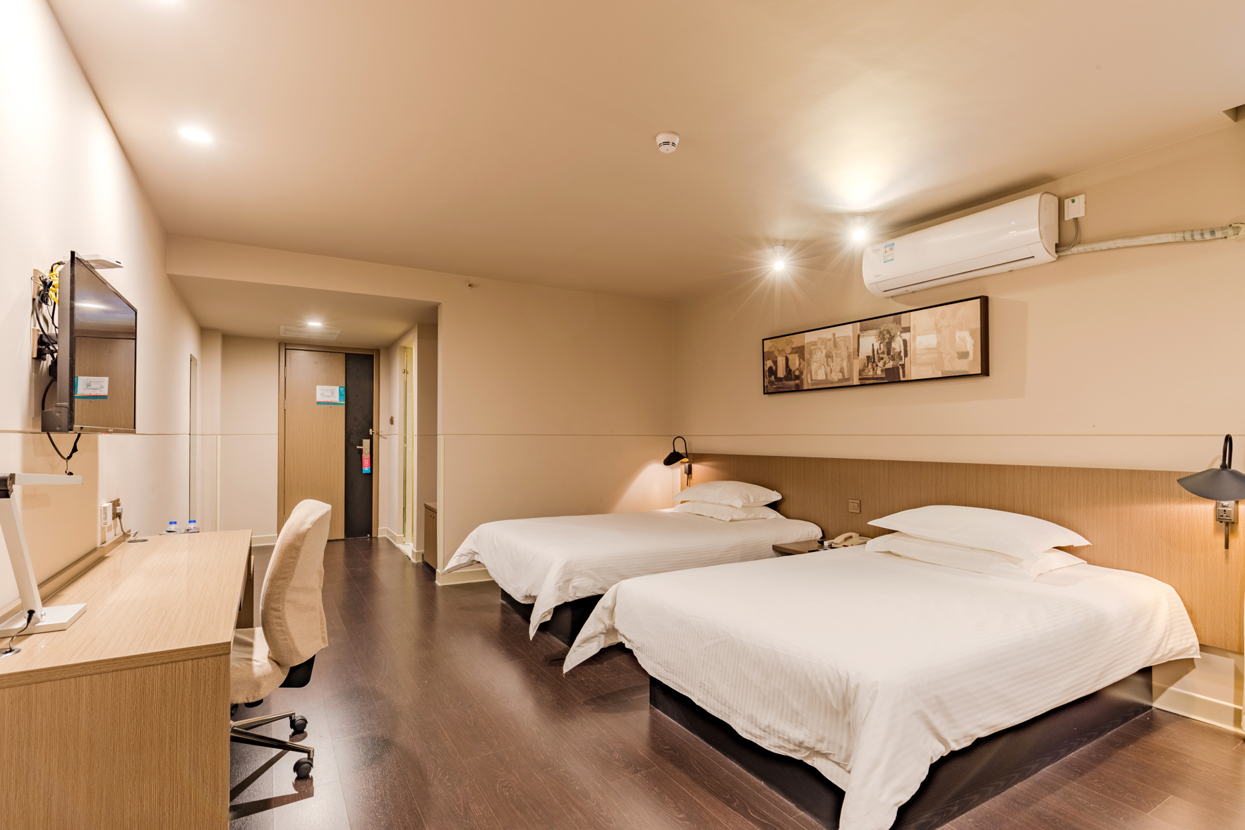 City Garden Hotel Chain (Chizhou Vocational College Xiushanmen Millennium Ancient City Building ) 2*