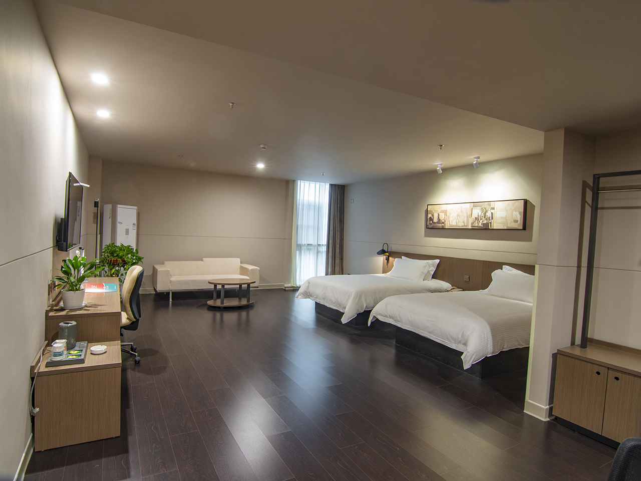 City Garden Hotel Chain (Chizhou Vocational College Xiushanmen Millennium Ancient City Building ) 2*
