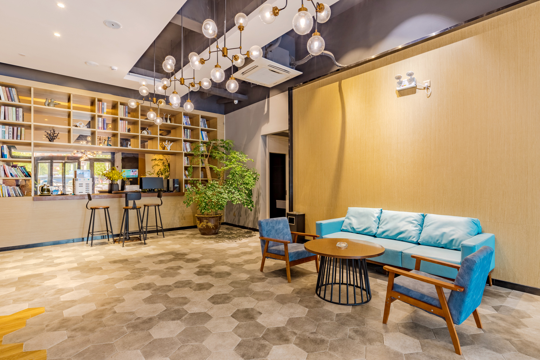 City Garden Hotel Chain (Chizhou Vocational College Xiushanmen Millennium Ancient City Building ) 2*