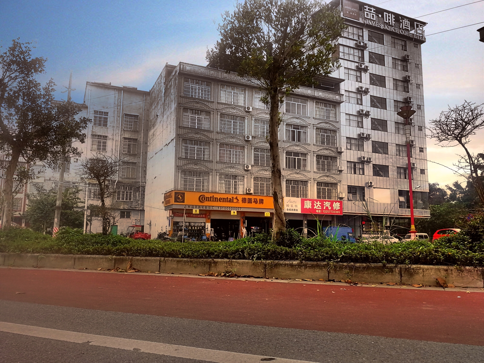 James Joyce Coffetel (Shanglin Tongle Road) 2*