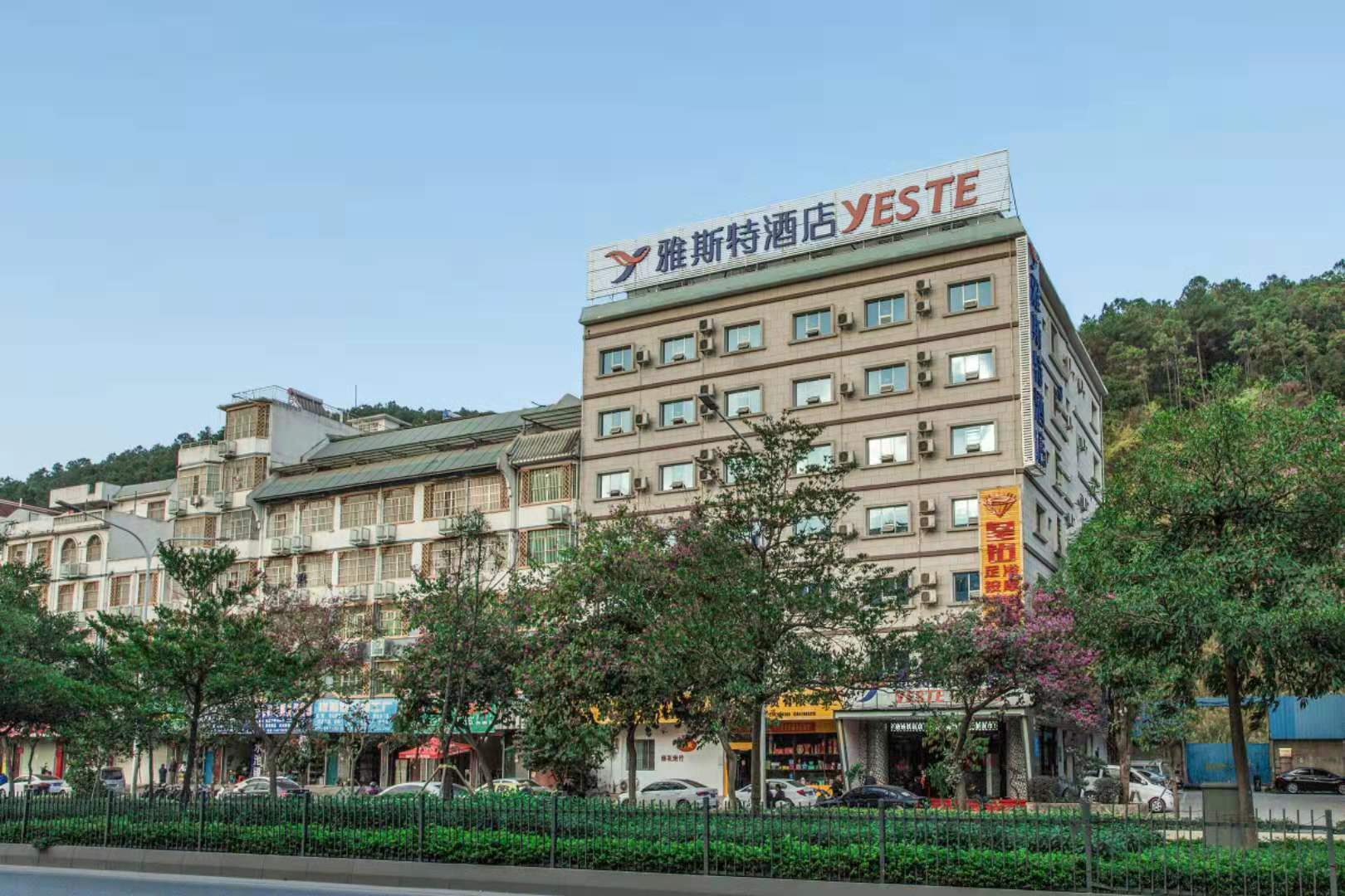 Yeste Hotel (Nanning Shizitang Metro Station Branch) 2*