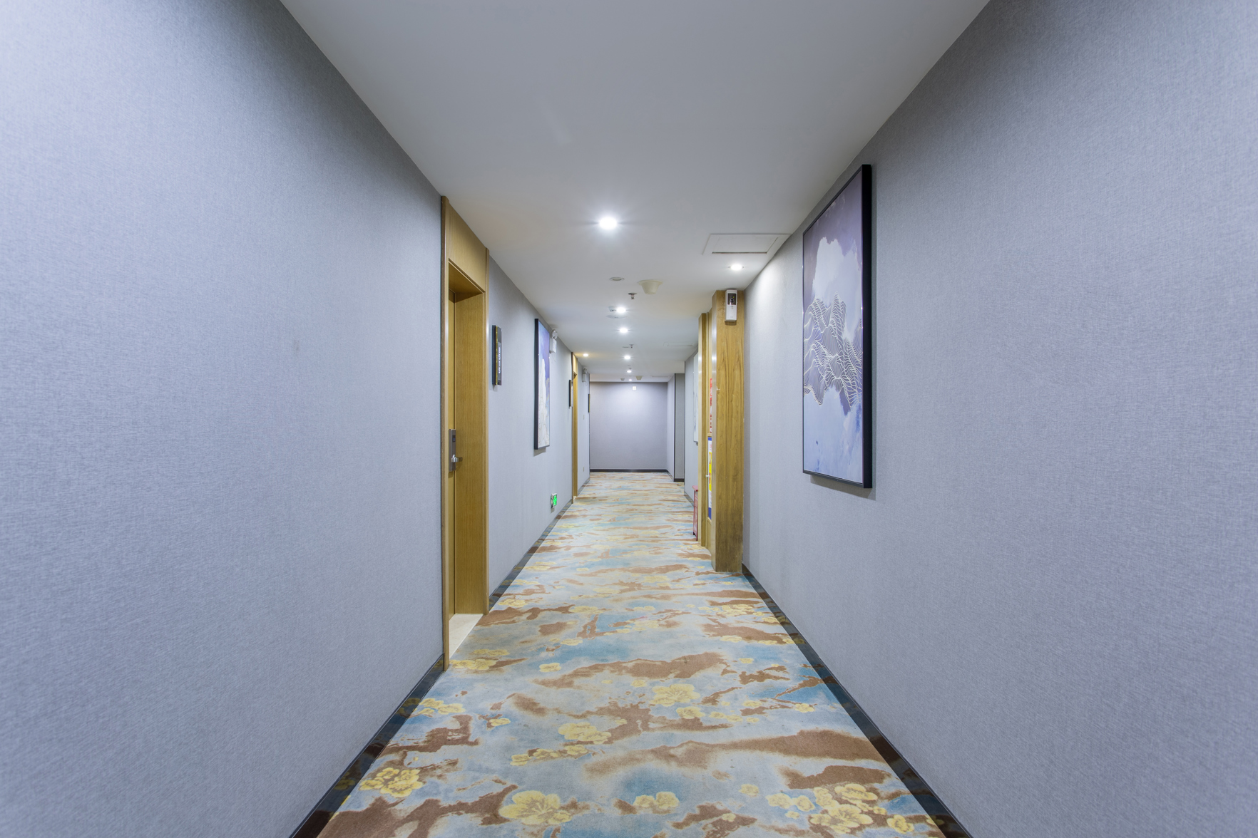 Yeste Hotel (Nanning Shizitang Metro Station Branch) 2*