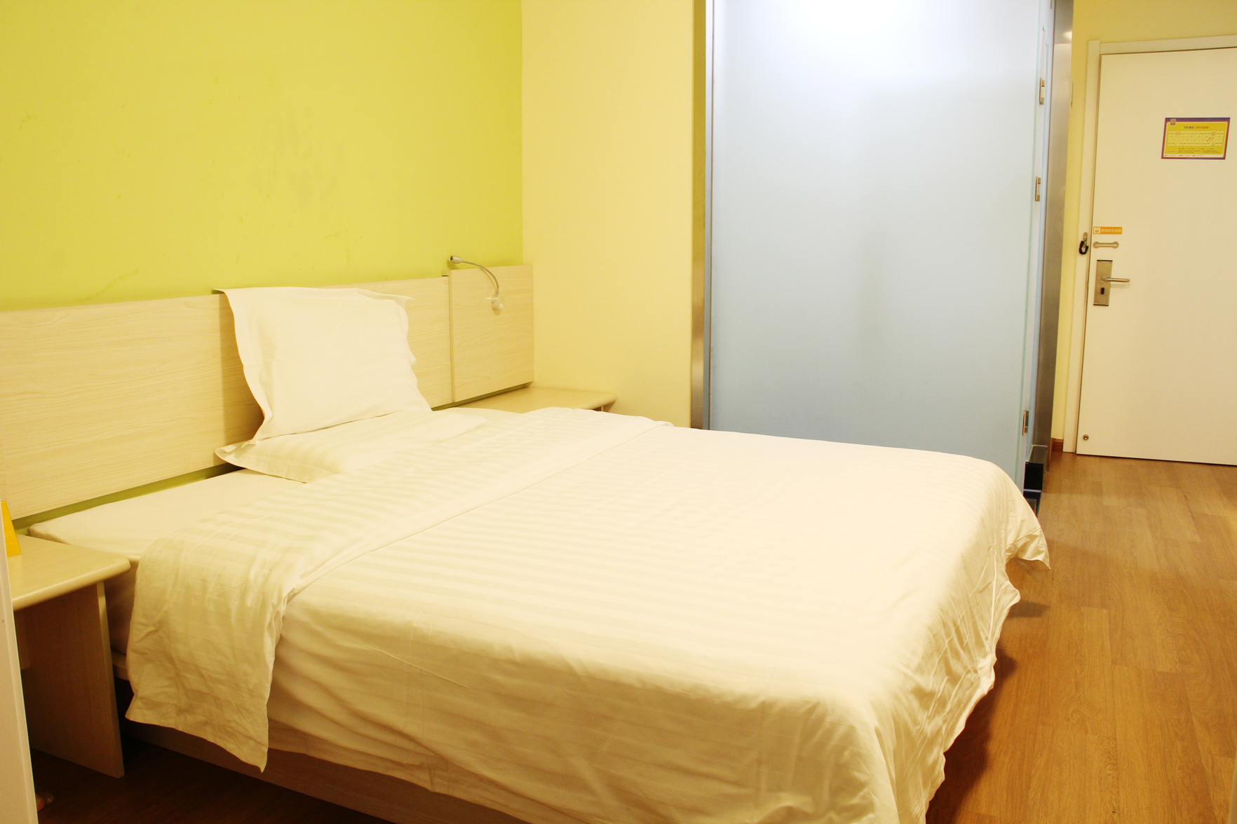7Days Inn Chain Hotel (Tianjin Jiaotong Institute Caozhuang Subway Station) 2*