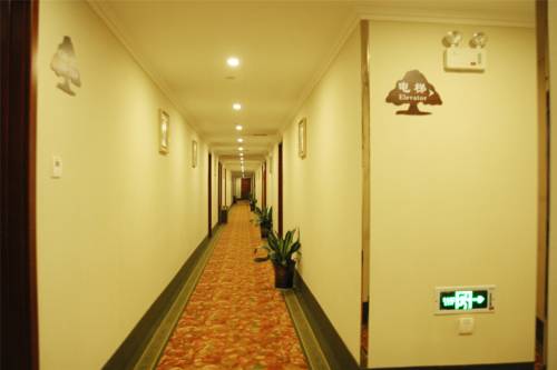 Heyi Zhige Hotel (Taiye International Plaza Branch, Dali High speed Railway Station) 2*