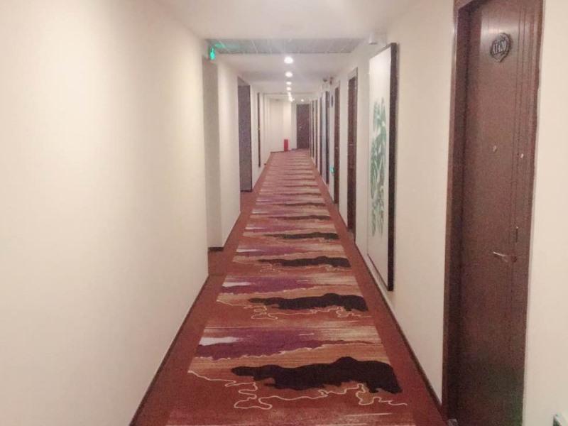 Heyi Zhige Hotel (Taiye International Plaza Branch, Dali High speed Railway Station) 2*