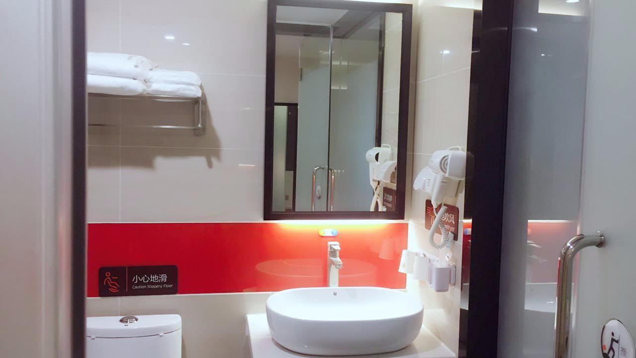 7 Days Premium (Shenzhen Songgang Yanchuan) 2*