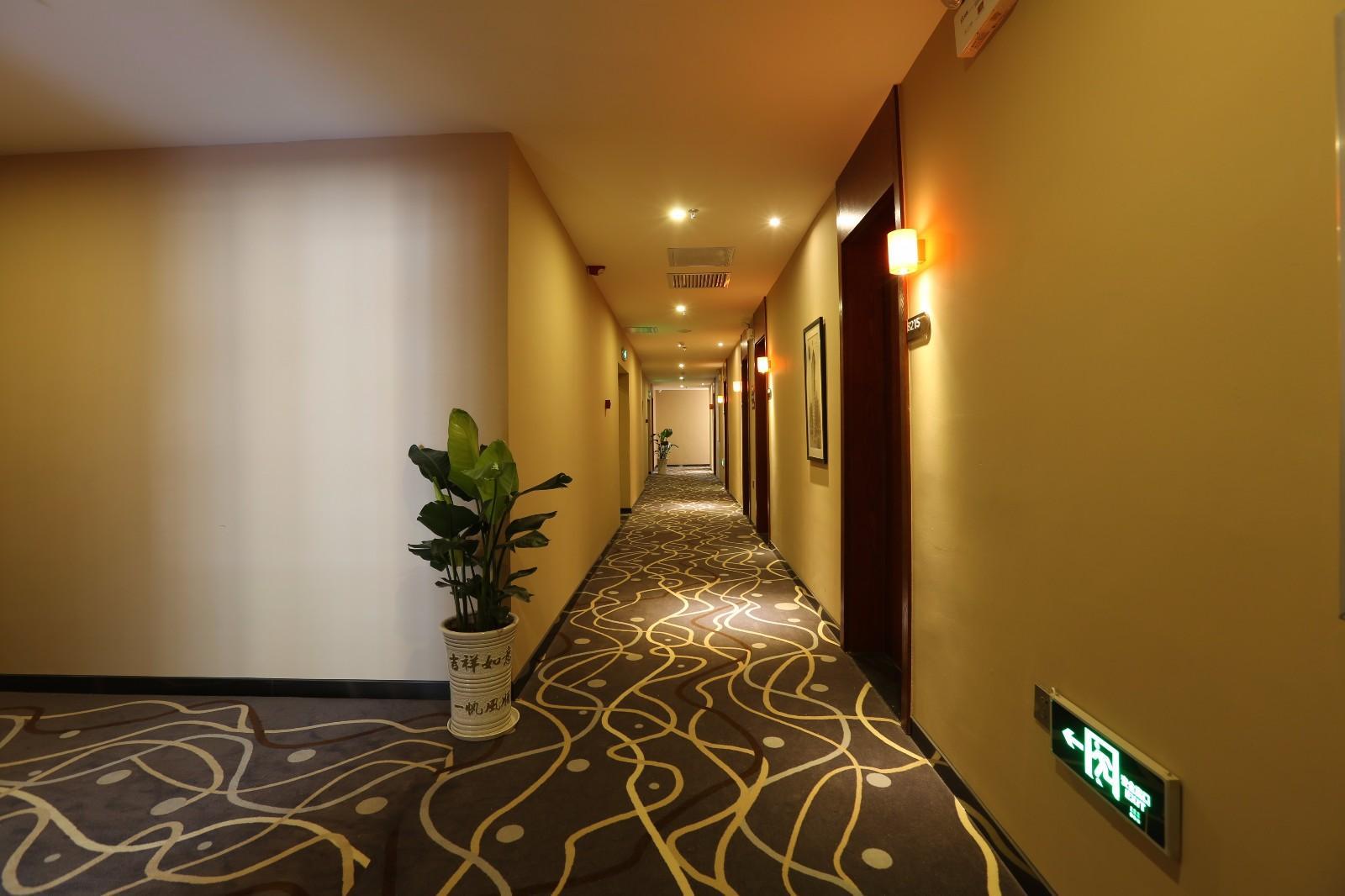 7 Days Premium (Yichang Wanda Plaza, Yunhe Park) 2*