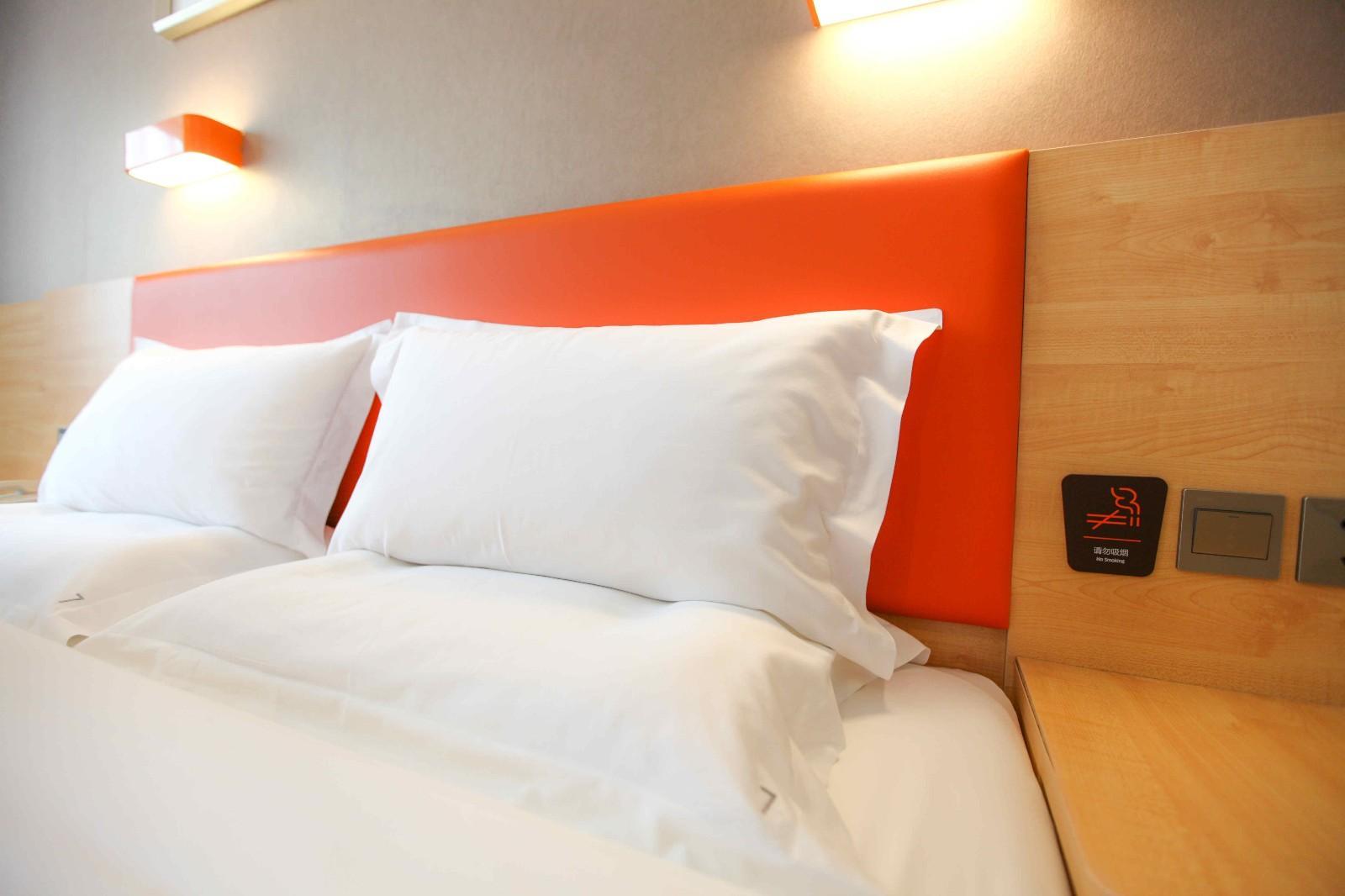 7 Days Premium (Yichang Wanda Plaza, Yunhe Park) 2*