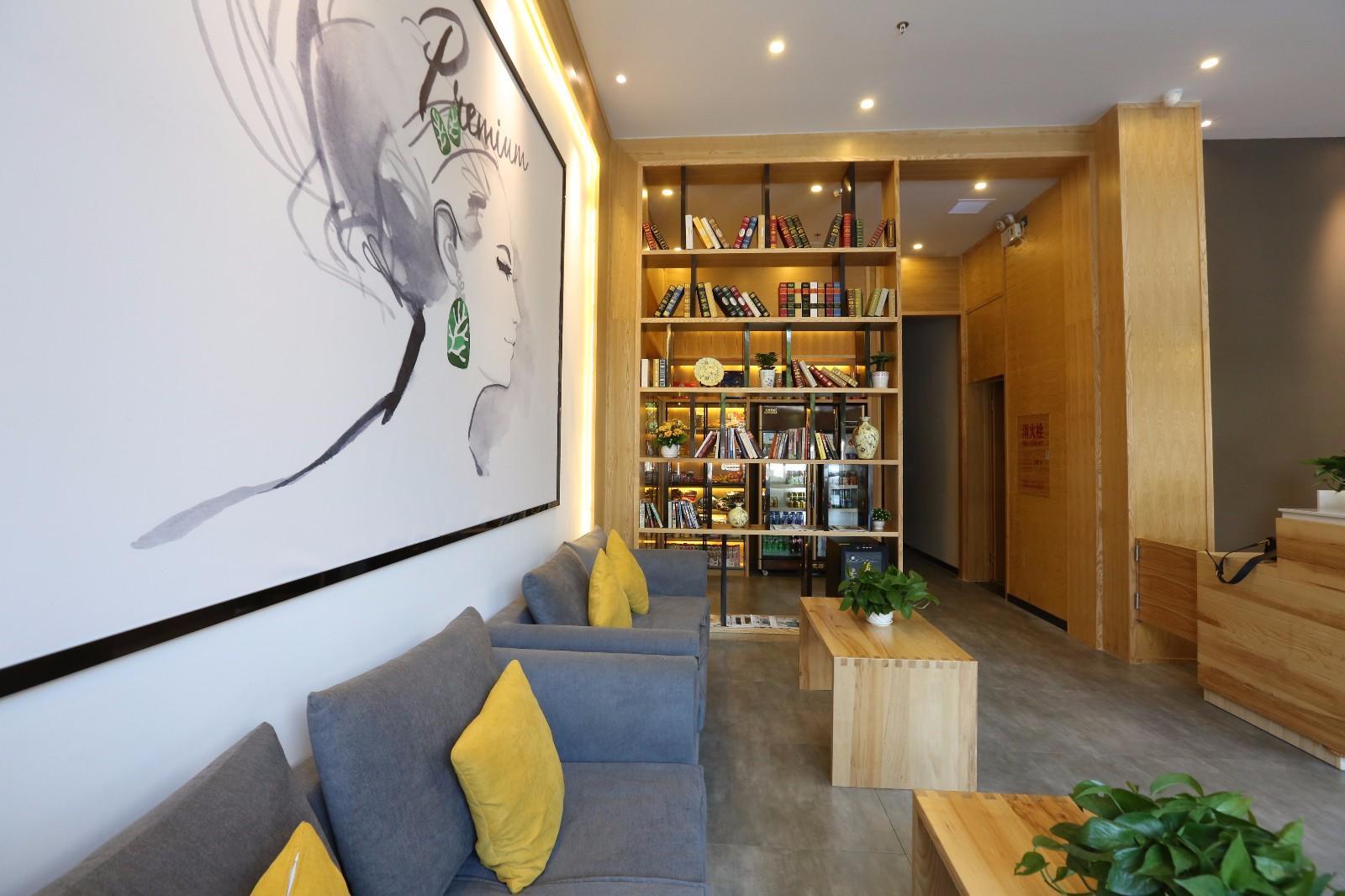 7 Days Premium (Yichang Wanda Plaza, Yunhe Park) 2*