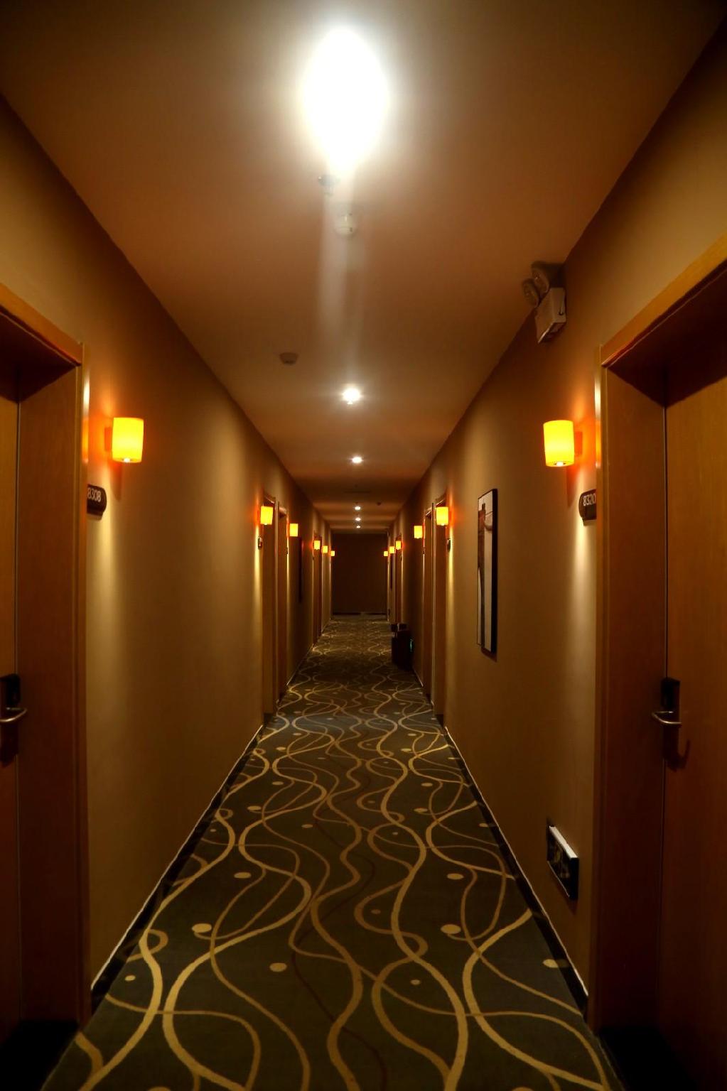 7 Days Premium Hotel (Shijiazhuang People's Hospital  100 FUN city ) 2*