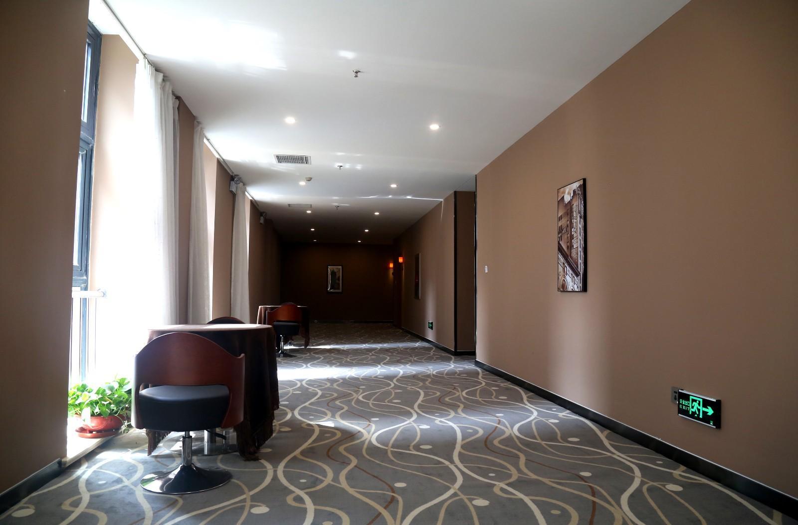 7 Days Premium Hotel (Shijiazhuang People's Hospital  100 FUN city ) 2*