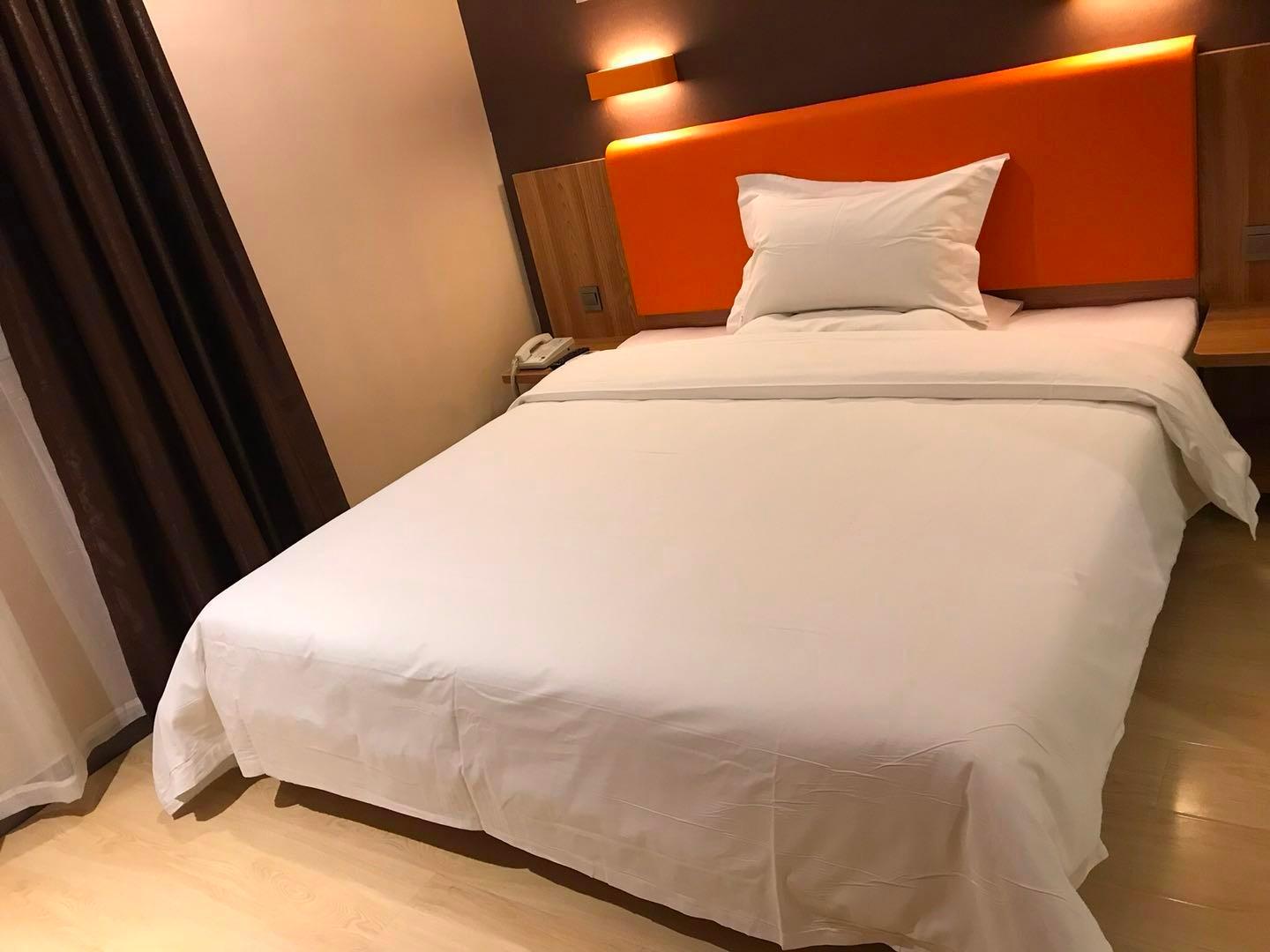 7 Days Premium Hotel (Shijiazhuang People's Hospital  100 FUN city ) 2*