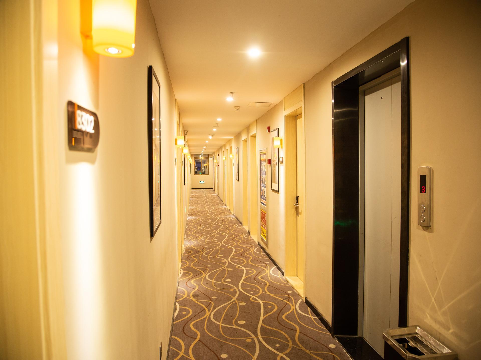 7 Days Premium Hotel (Dongxin Department Store, Dongxiang High-speed Railway Station, Fuzhou) 2*