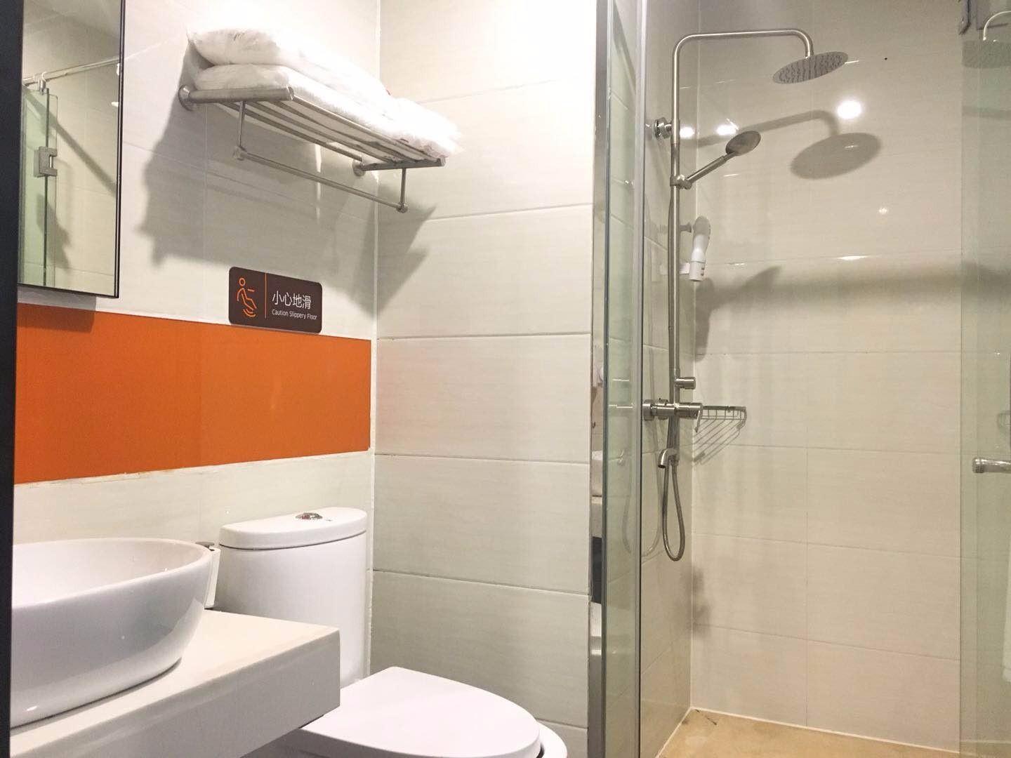 7 Days Premium Hotel (Dongxin Department Store, Dongxiang High-speed Railway Station, Fuzhou) 2*