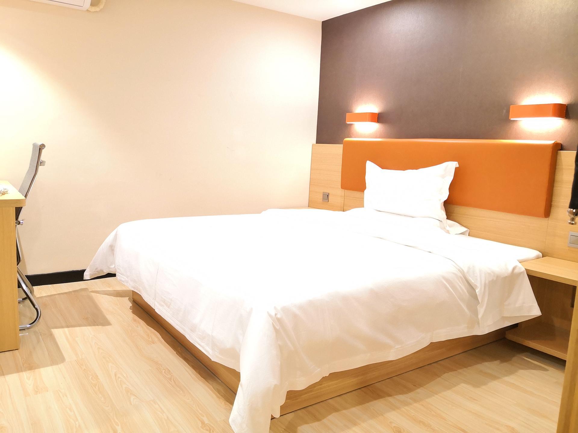 7 Days Premium (Sanya Bay Coconut Dream Corridor Haiyue Square Store) 2*