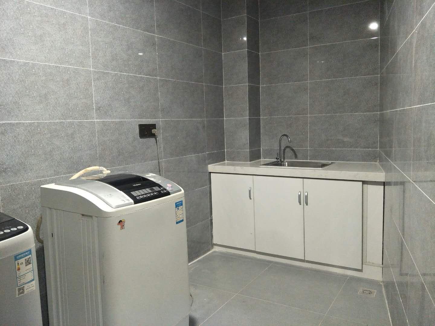 IU Hotel (Qingdao Golden Beach Xuejiadao subway station store) 2*