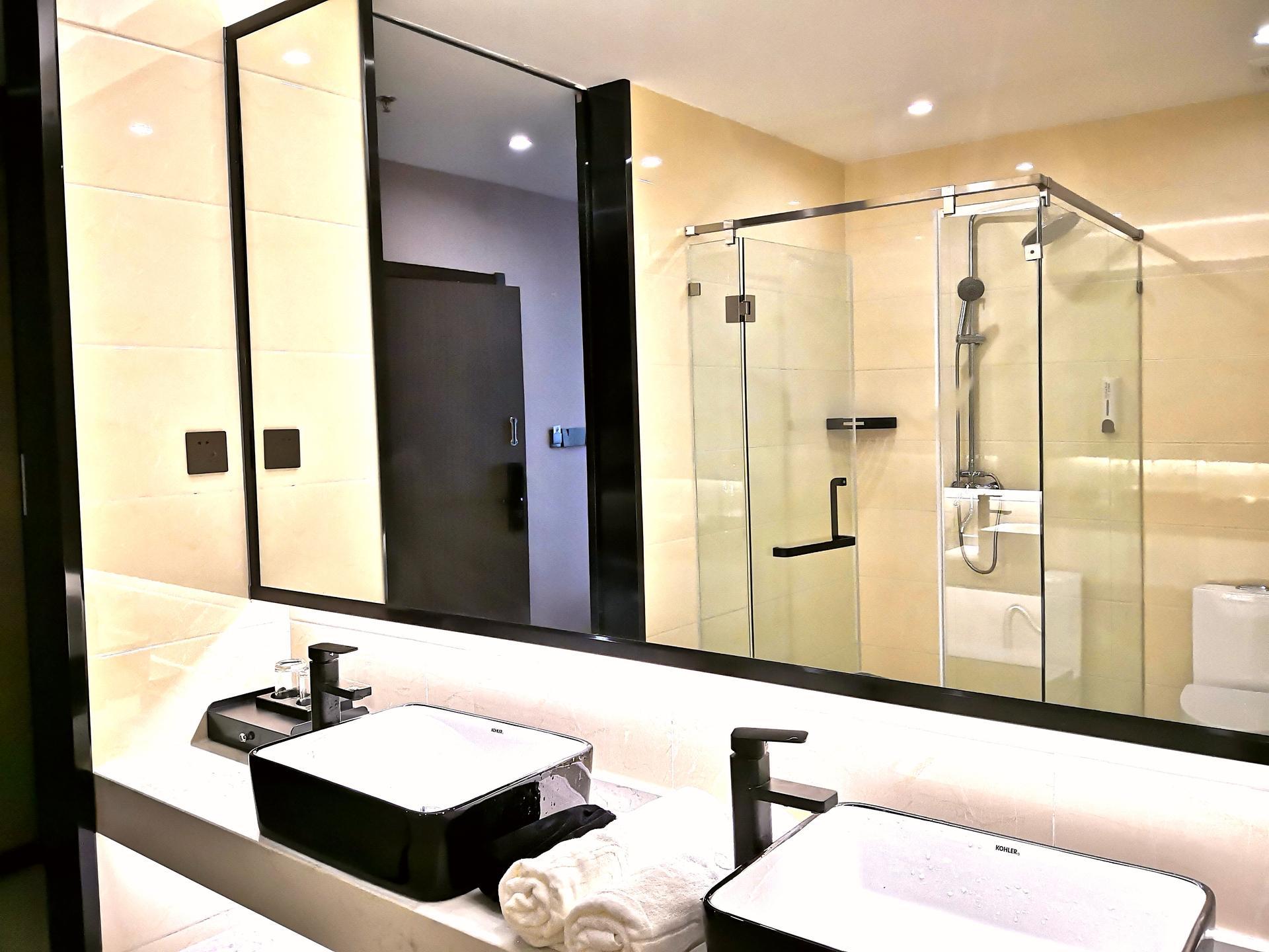 IU Hotel (Qingdao Golden Beach Xuejiadao subway station store) 2*