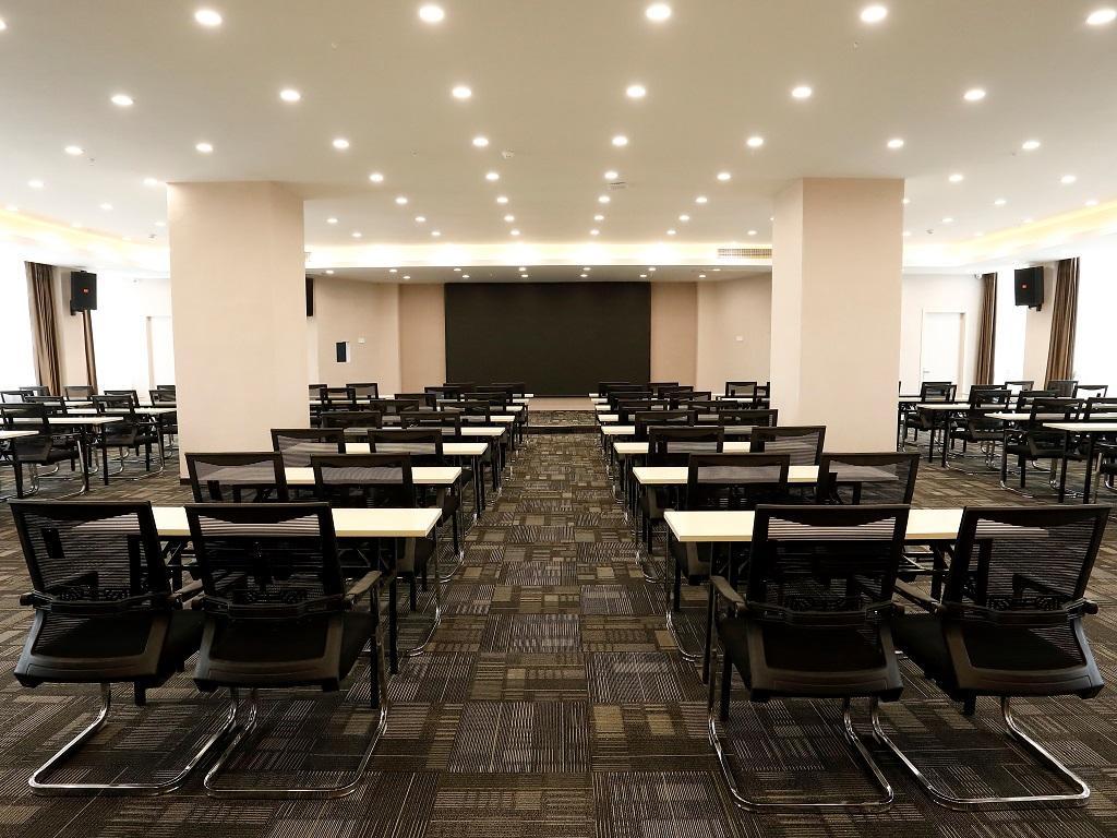 Lavande Hotel (Jiujiang University, Shili Lushan) 3*