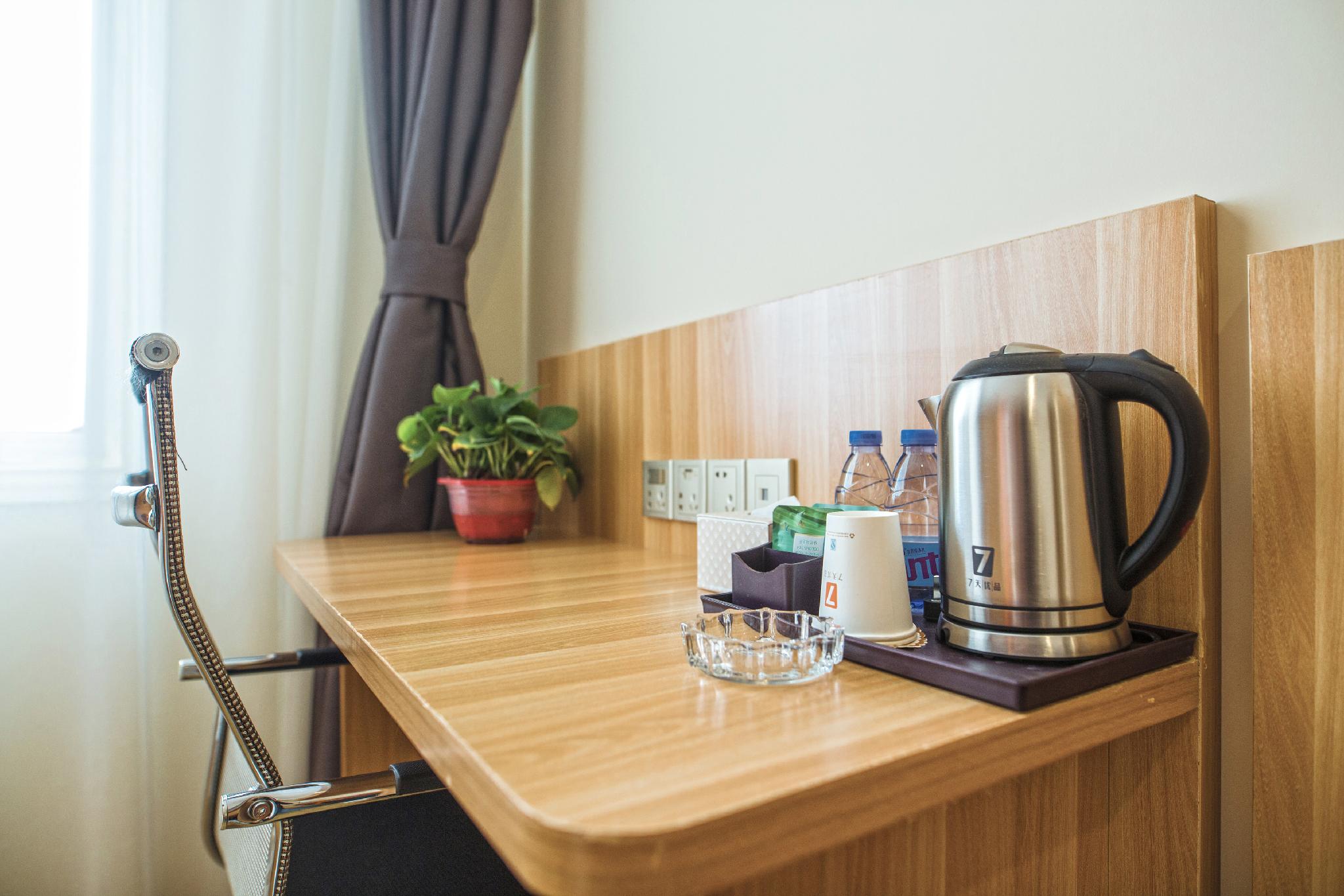 7 Days Premium Hotel (Yichuan Dukang Avenue) 2*