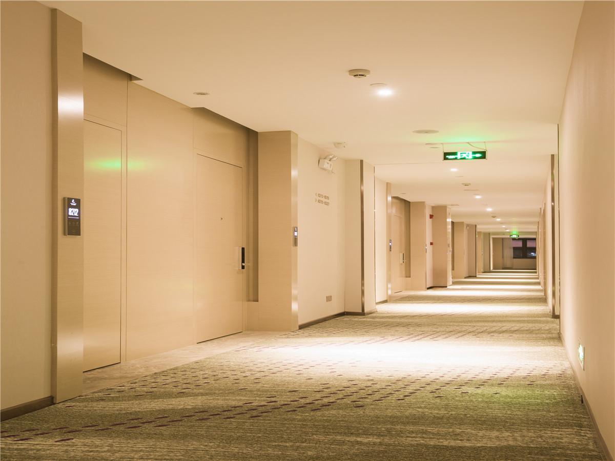 Lavande Hotel (Fangchenggang Dongxing Port Store) 3*