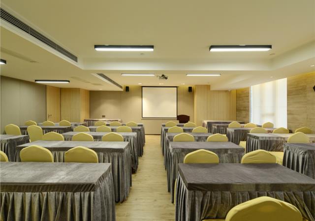 Echarm Hotel (Guiyang Xiaohe Binfen Square) 3*