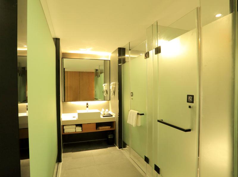 Mingyue Lake Hotel (Baise City Government Hengji Plaza) 3*
