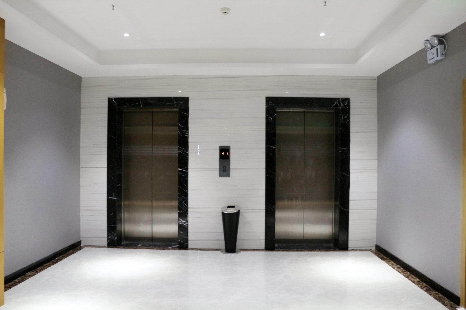 Mingyue Lake Hotel (Baise City Government Hengji Plaza) 3*
