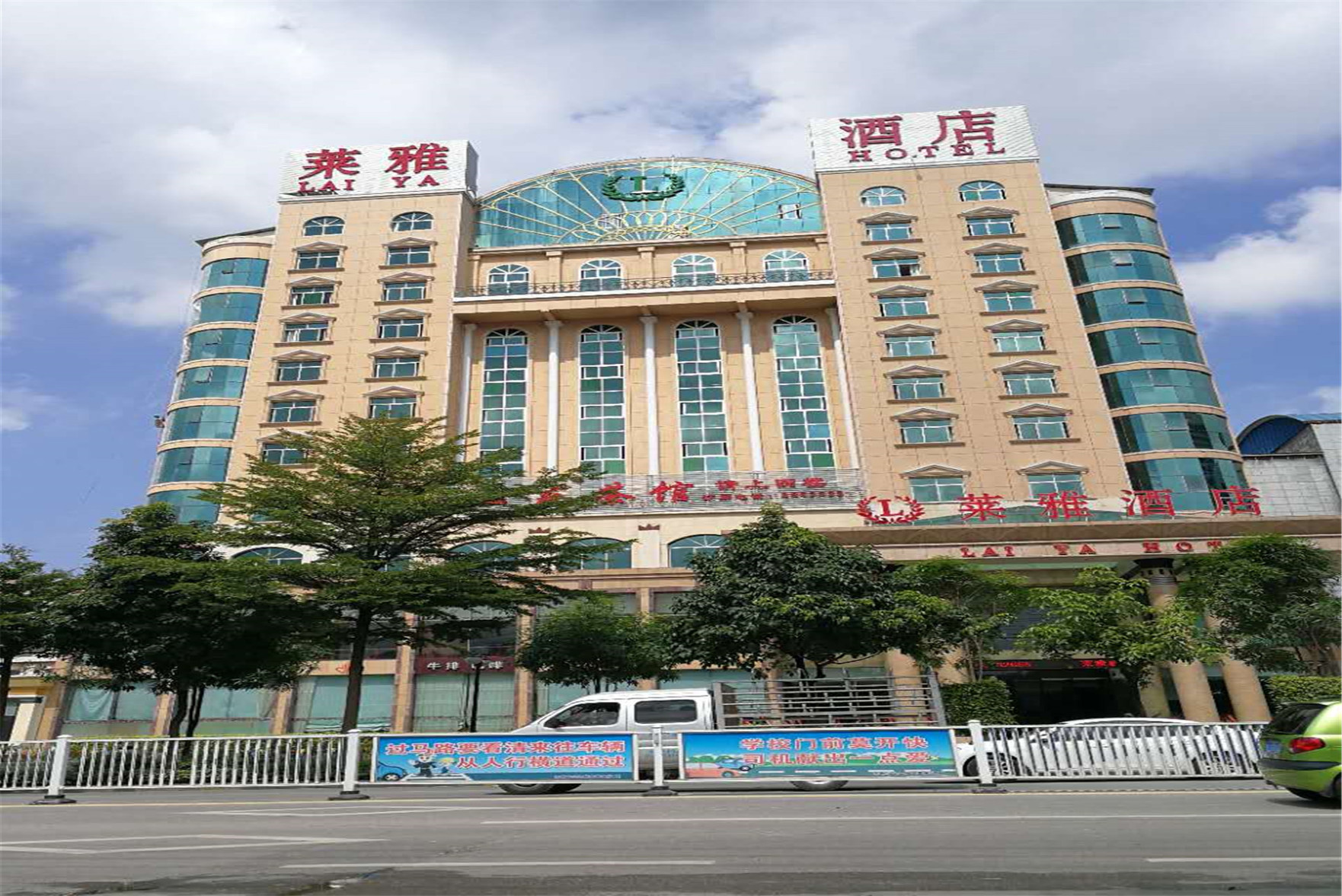 Mingyue Lake Hotel (Baise City Government Hengji Plaza) 3*