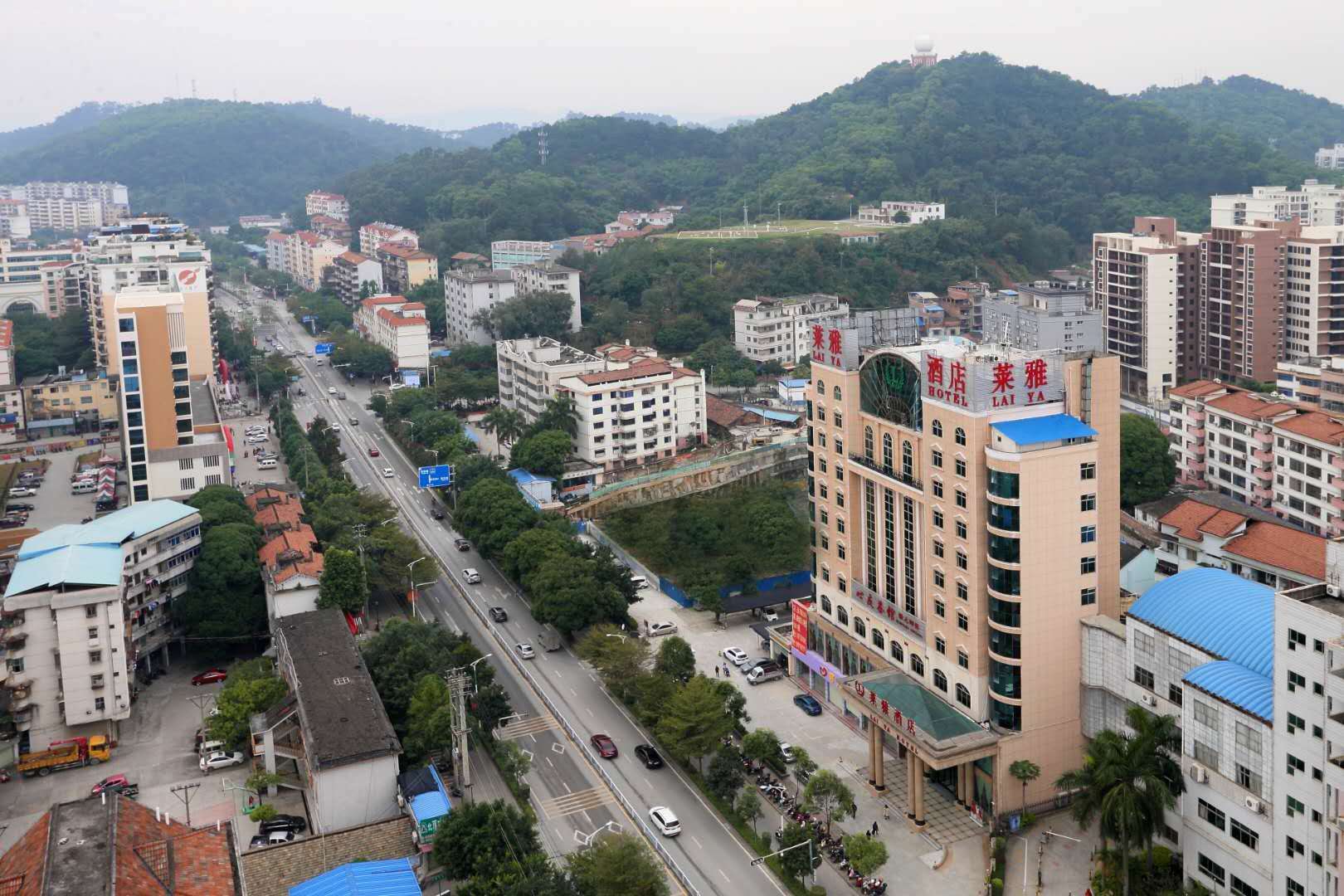 Mingyue Lake Hotel (Baise City Government Hengji Plaza) 3*
