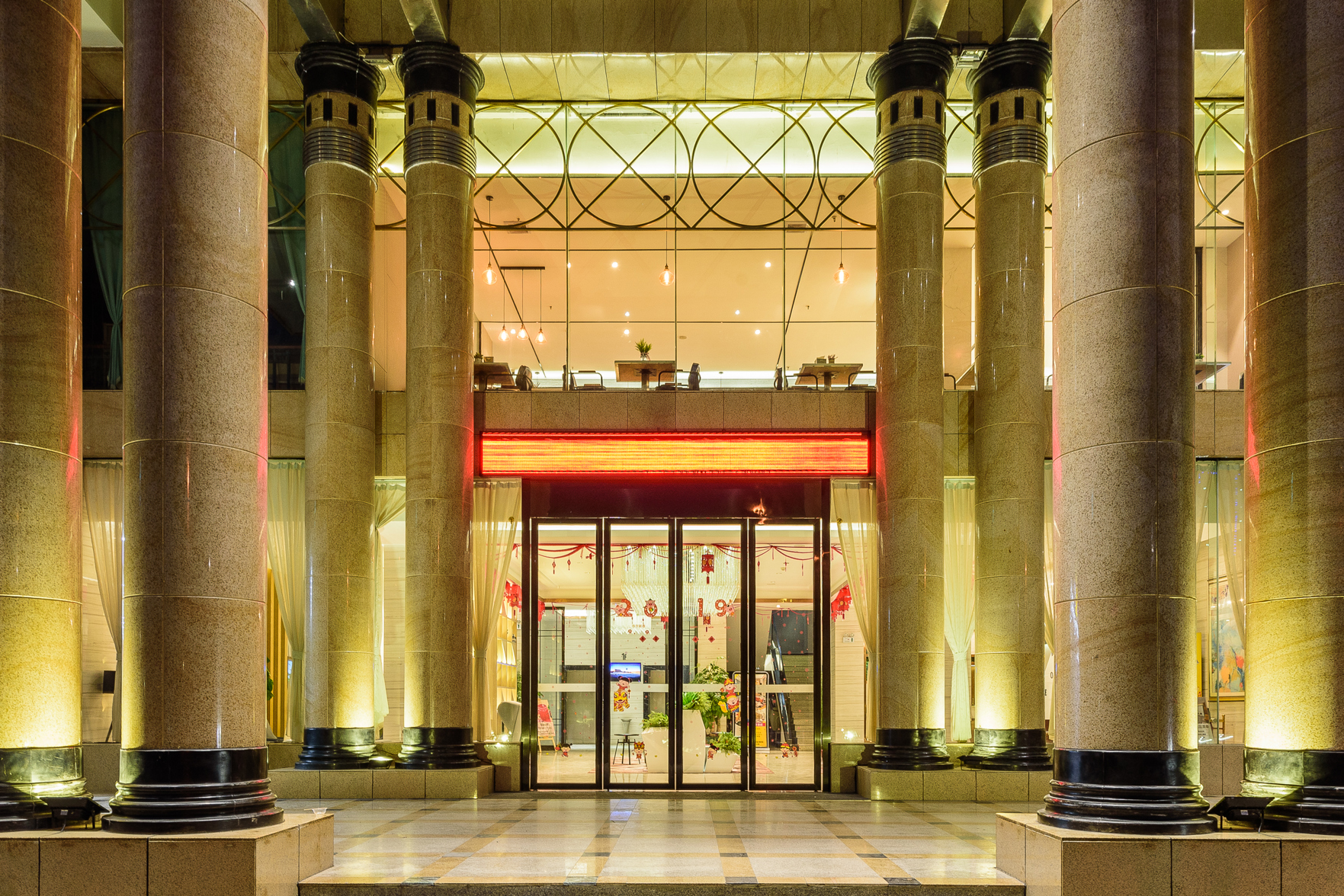 Mingyue Lake Hotel (Baise City Government Hengji Plaza) 3*