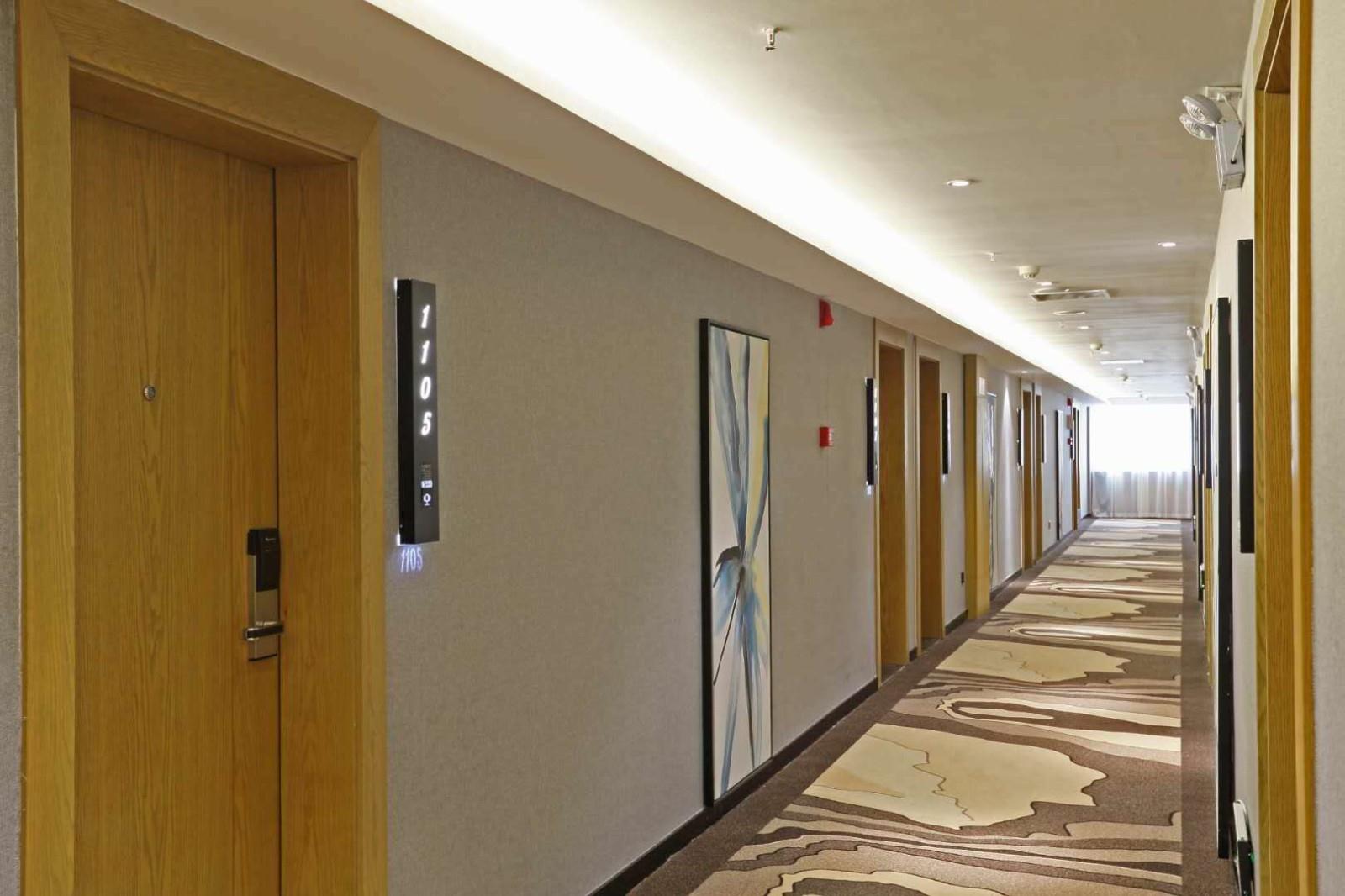 Mingyue Lake Hotel (Baise City Government Hengji Plaza) 3*